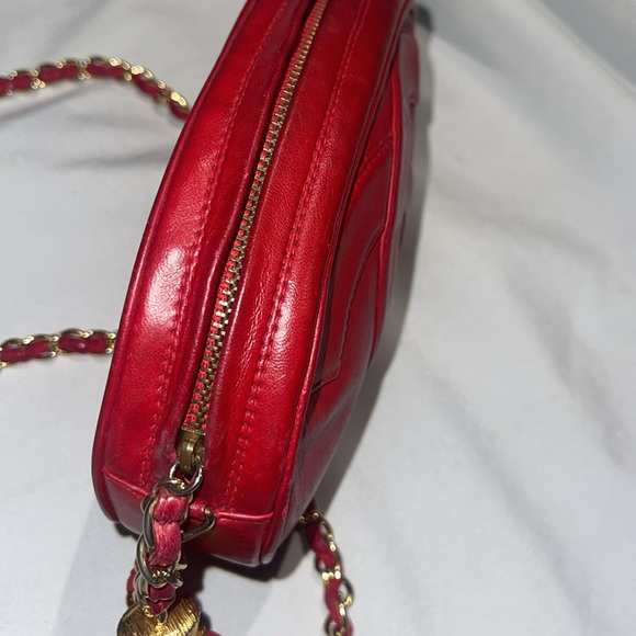 Chanel red CC Oval Lambskin Small Vintage Bag - Picture 6 of 15